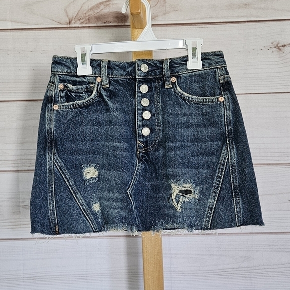 Free People We the Free Destroyed Denim Mini Skirt in Harvey Blue Size 25 - Picture 3 of 12